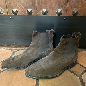 Tods Mens Brown Suede Chelsea Boots.